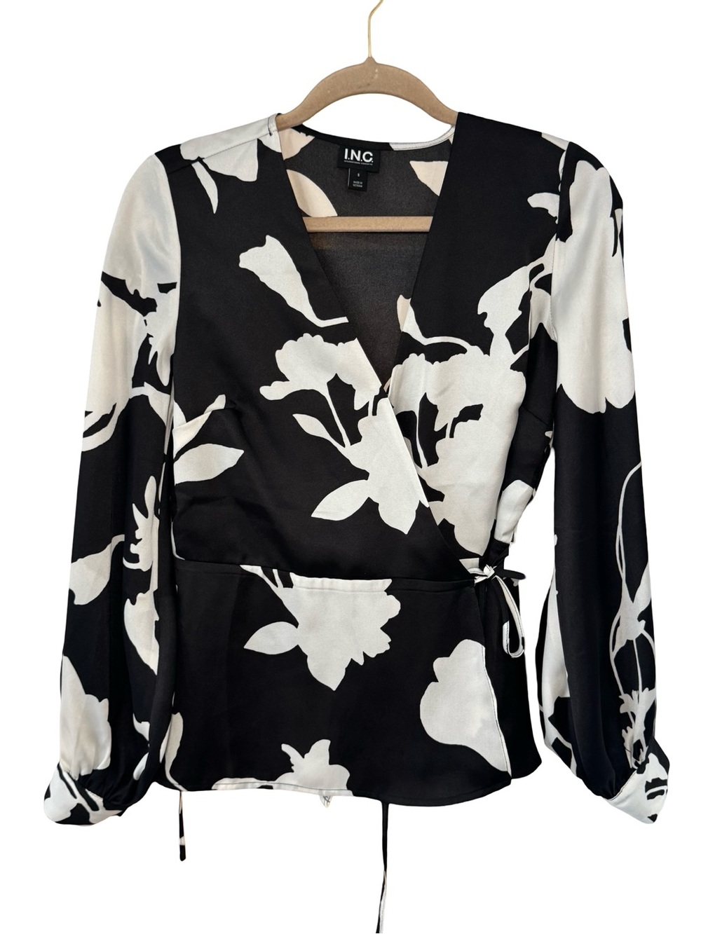 ▪️🔲◾️ INC International Concepts Black & White Floral Wrap Blouse ◾️🔲▪️
